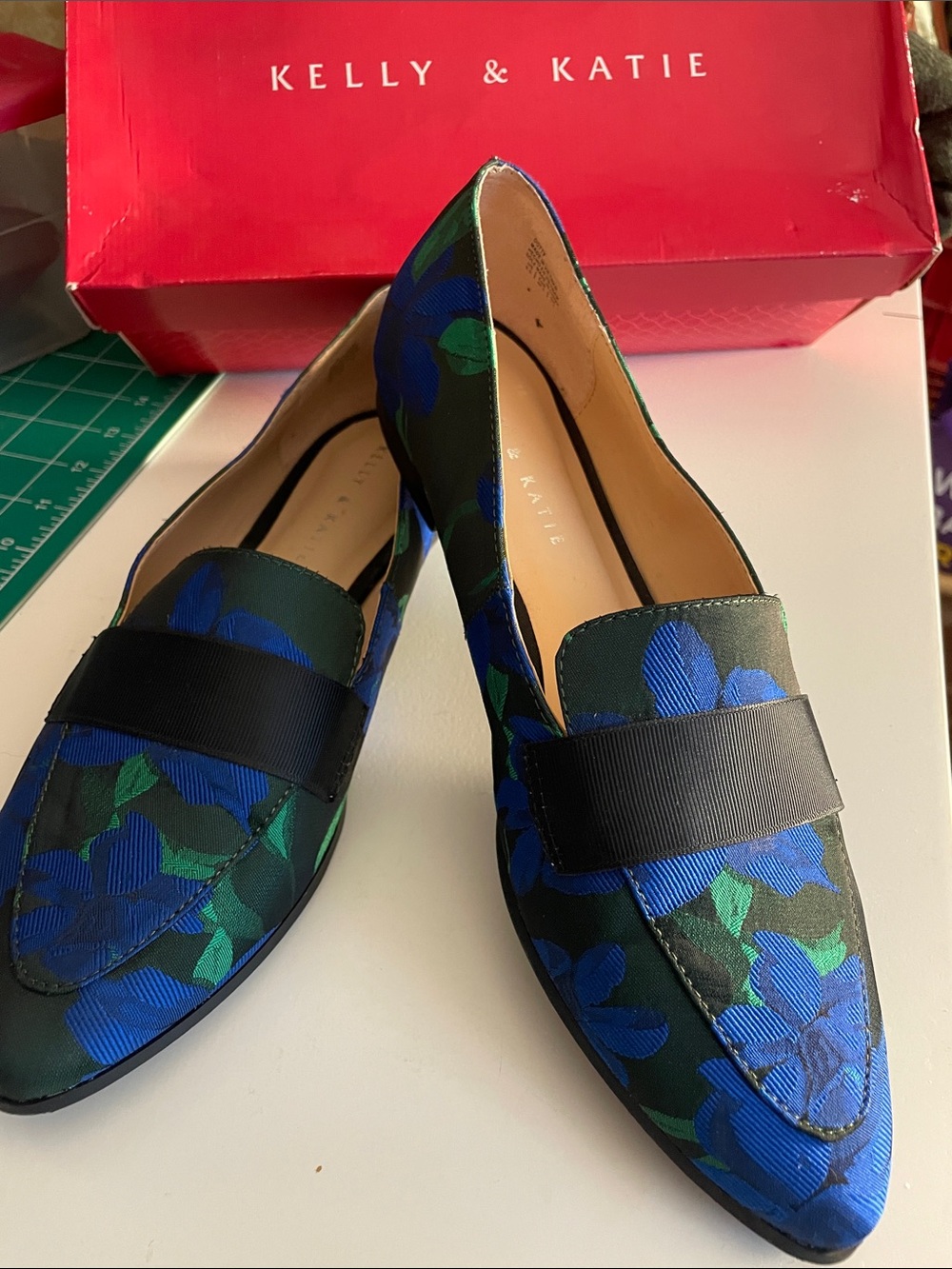 NIB! Kelly & Katie Blue and Green Floral Pointed Loafers